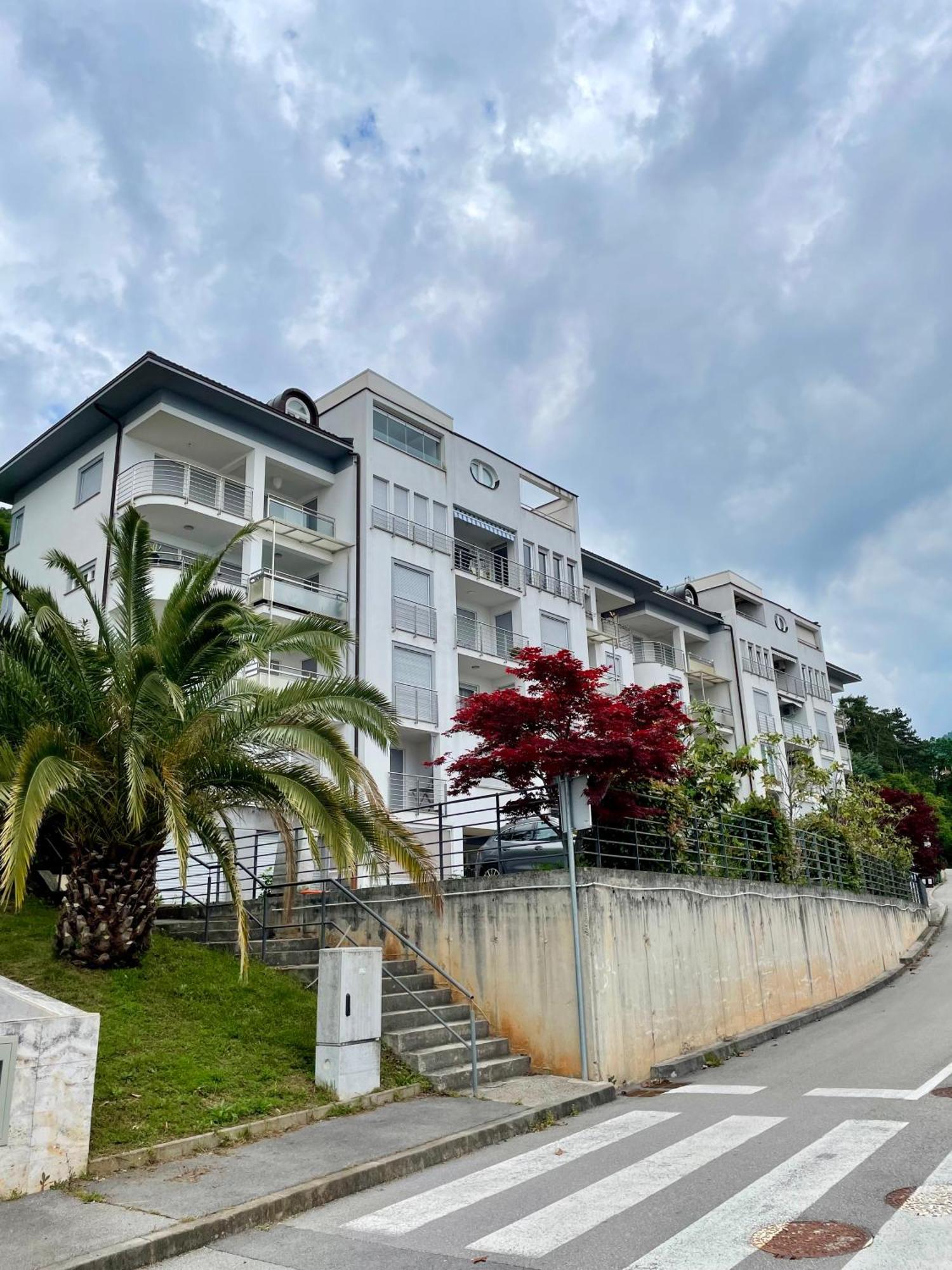 Old Lady Opatija Apartment Exterior photo