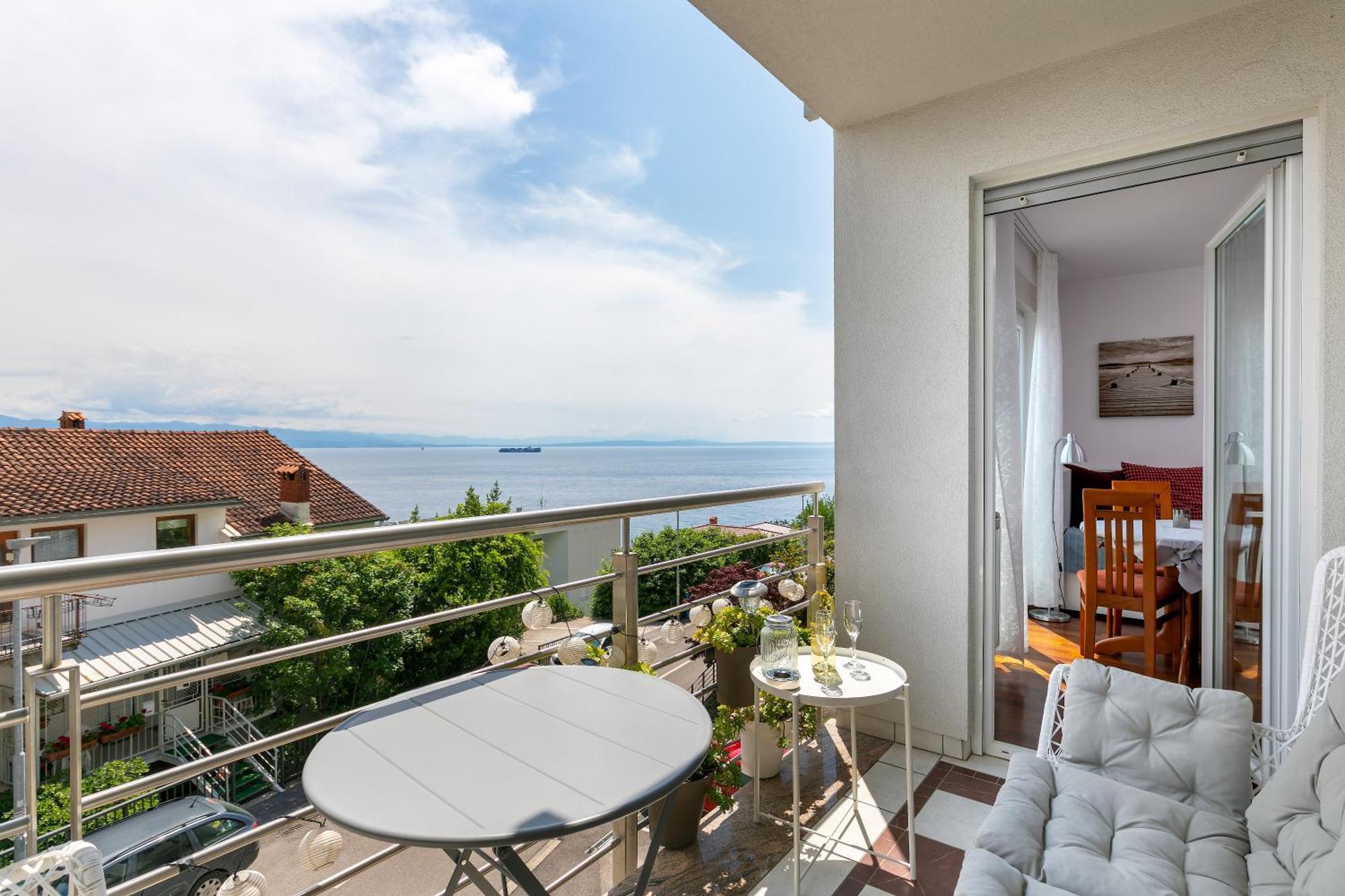 Old Lady Opatija Apartment Exterior photo
